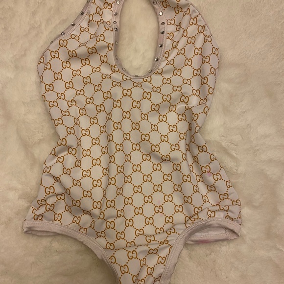 White one piece - Picture 1 of 1